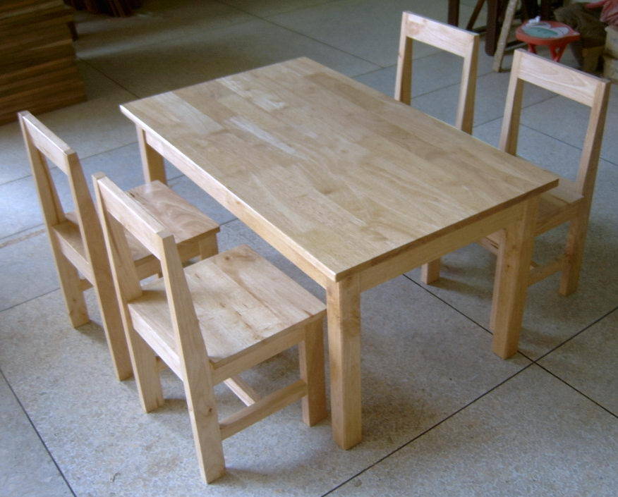 ชุดโต๊ะอนุบาล พร้อมเก้าอี้ 4 ที่นั่ง (parawood children set 4)